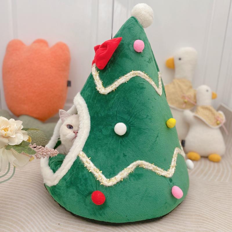 Christmas Tree Pet Nest with Bow