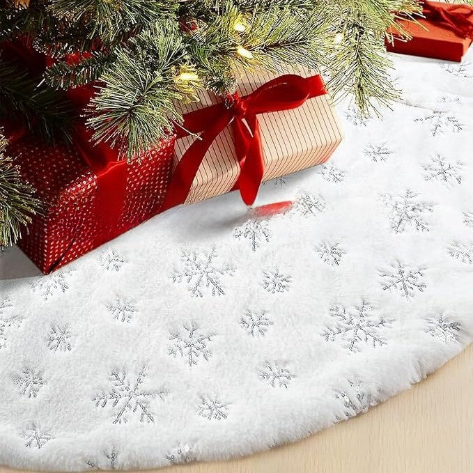 Plush Christmas Tree Skirt