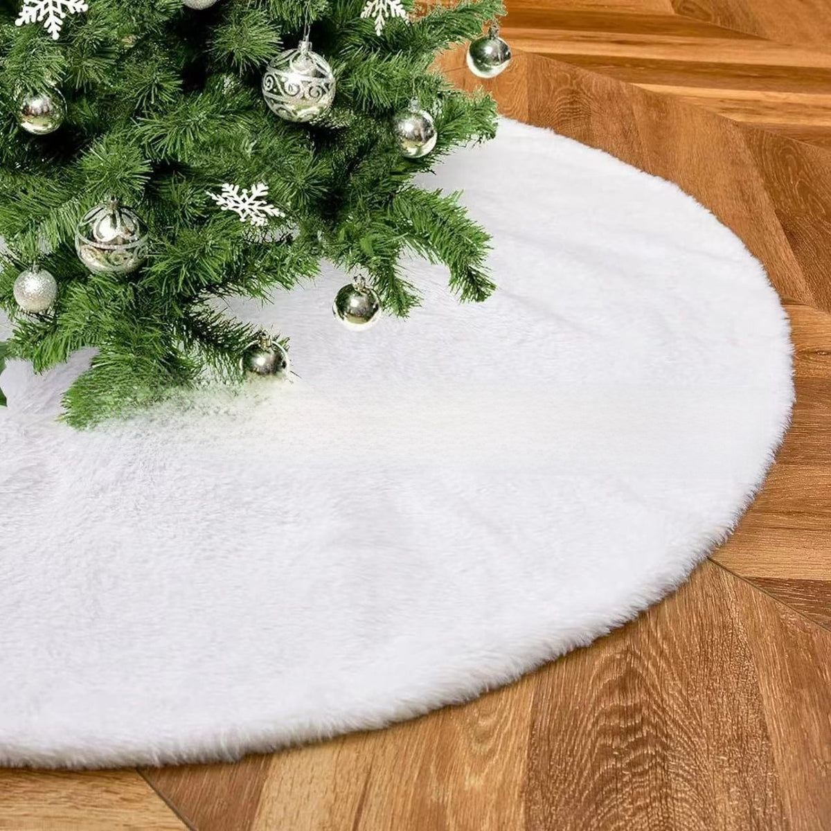 Plush Christmas Tree Skirt