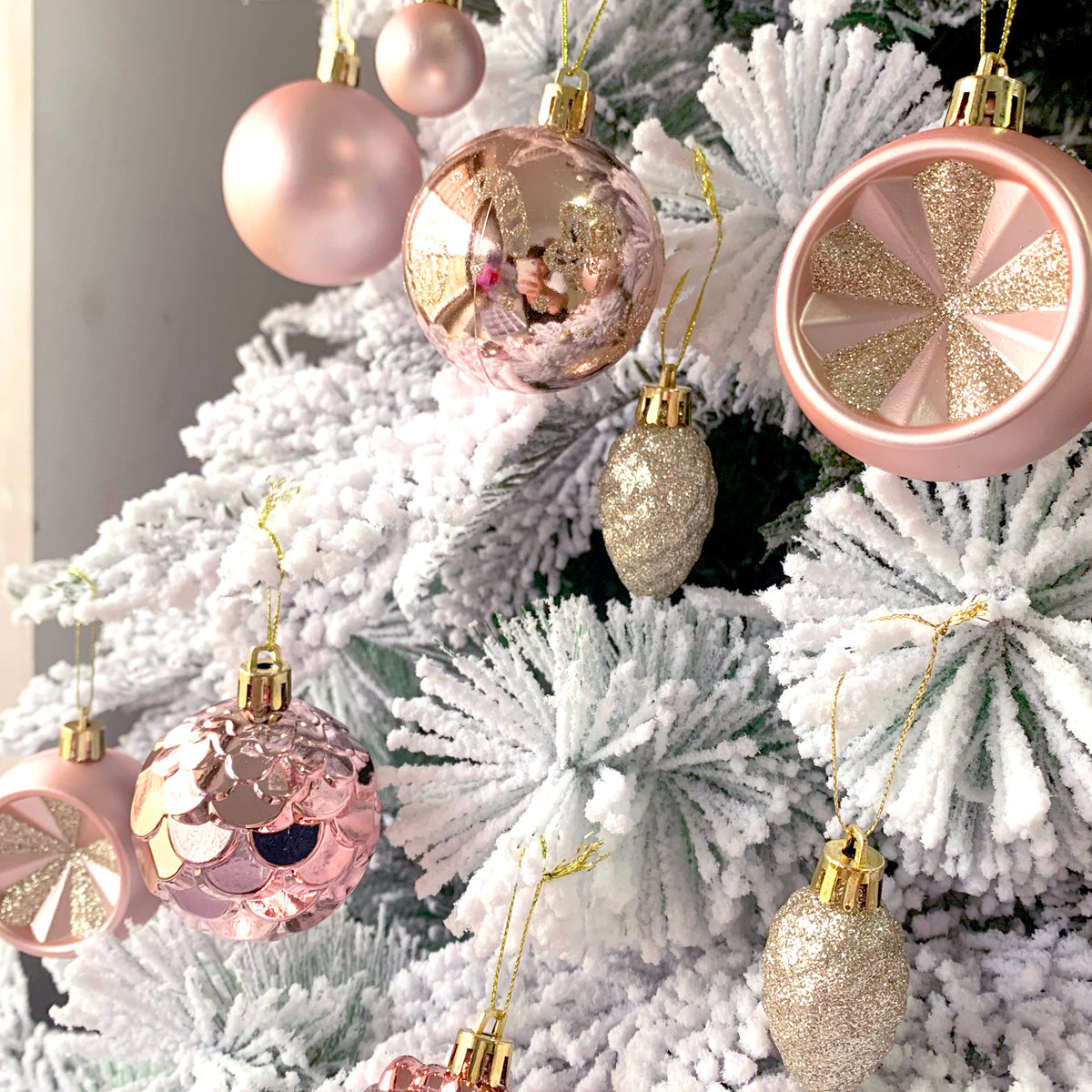 6cm Electroplated Christmas Ornament Ball with Hand-Painted Designs