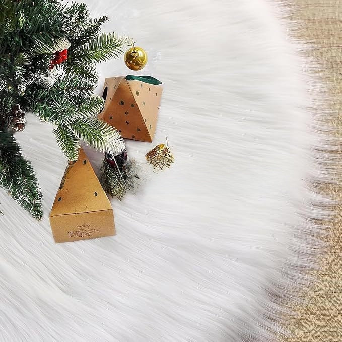 Plush Christmas Tree Skirt